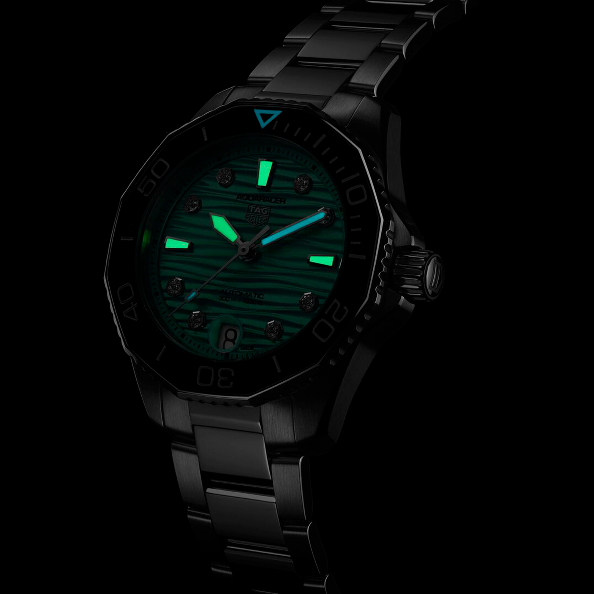 TAG-Heuer-Aquaracer-Professional-300-Date