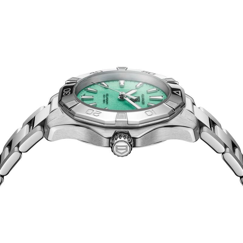 TAG-Heuer-Aquaracer-Professional-200-Solargraph