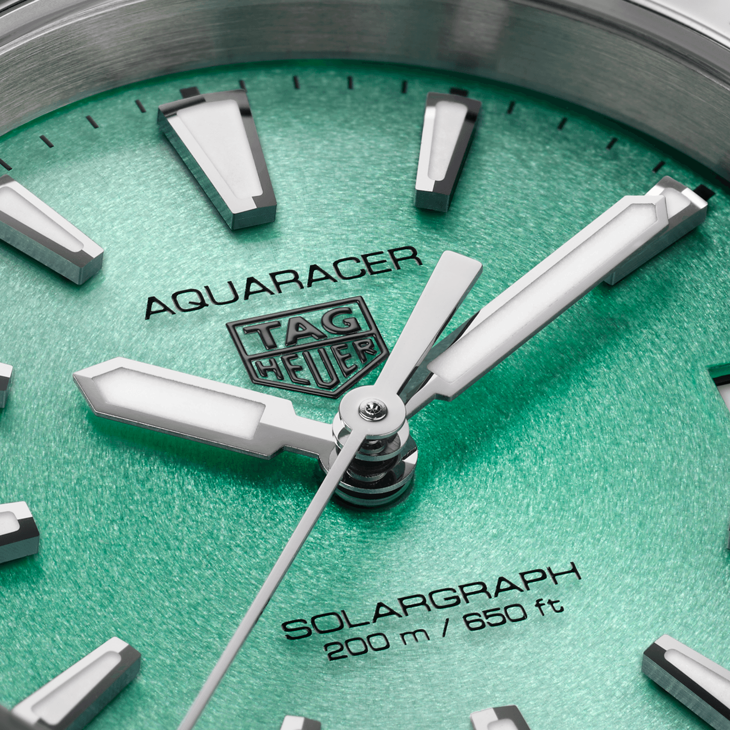 TAG-Heuer-Aquaracer-Professional-200-Solargraph