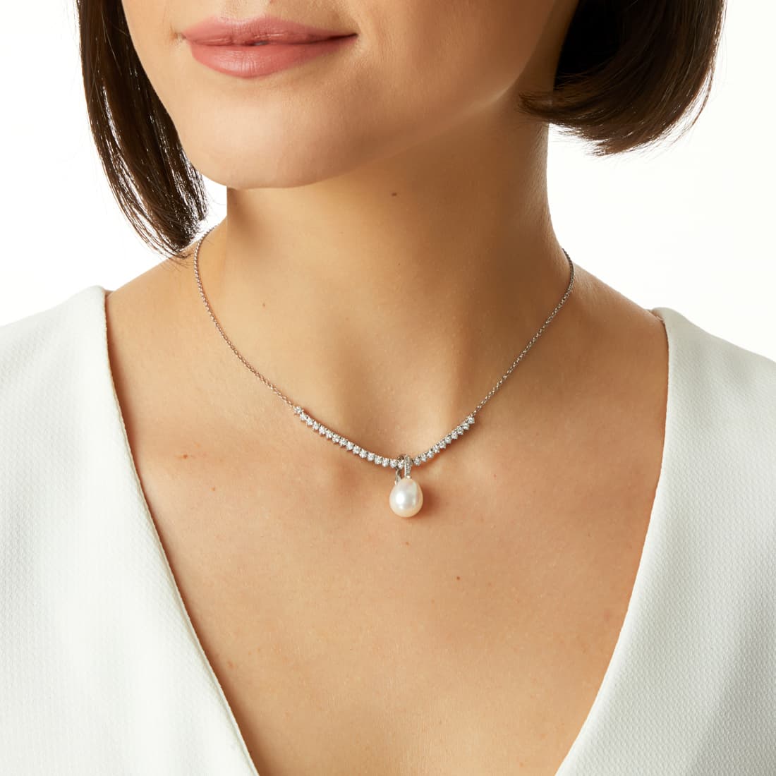 Pingente-em-ouro-branco-com-diamantes-e-perola