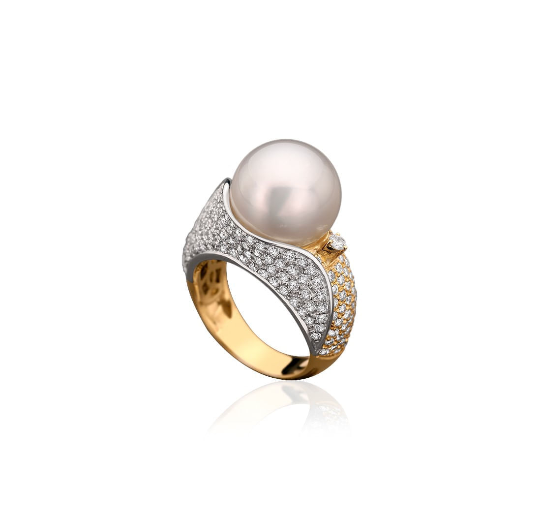 Anel-de-ouro-amarelo-com-diamantes-e-perola