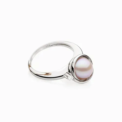 Anel em ouro branco com pérola e diamante
