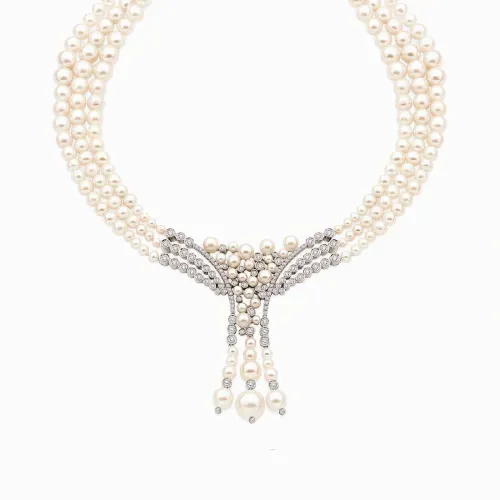 Colar em ouro branco com diamantes e pérolas.