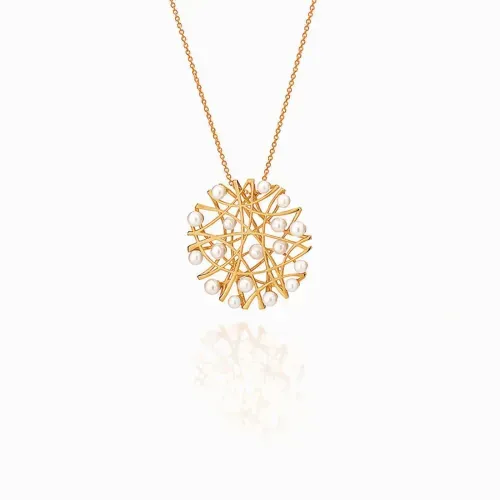 Pingente em ouro amarelo com  pérolas