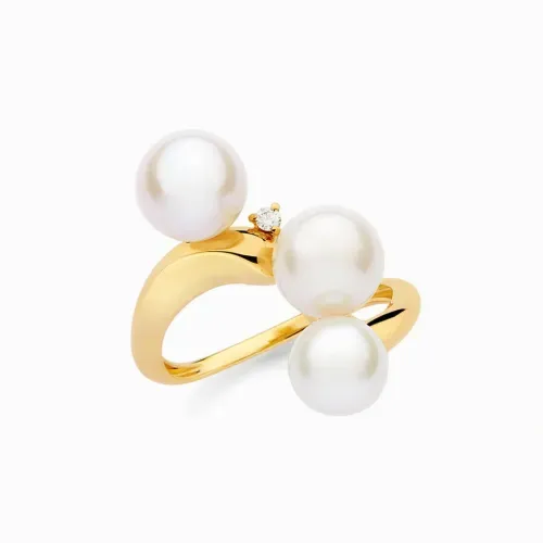 Anel em ouro amarelo com pérolas e diamante