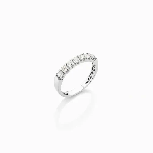 Anel em ouro branco com diamantes