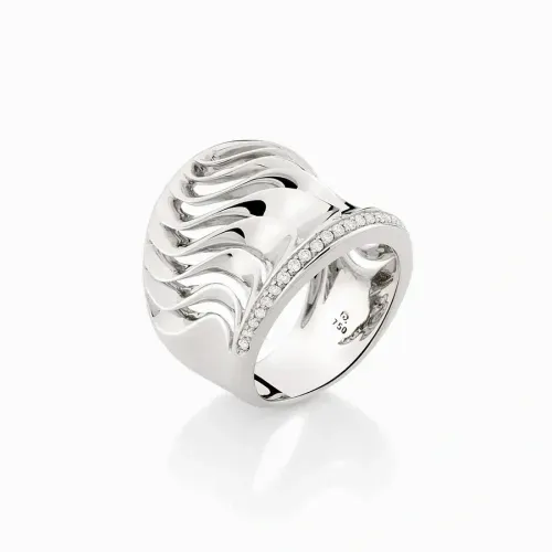 Anel em ouro branco com diamantes